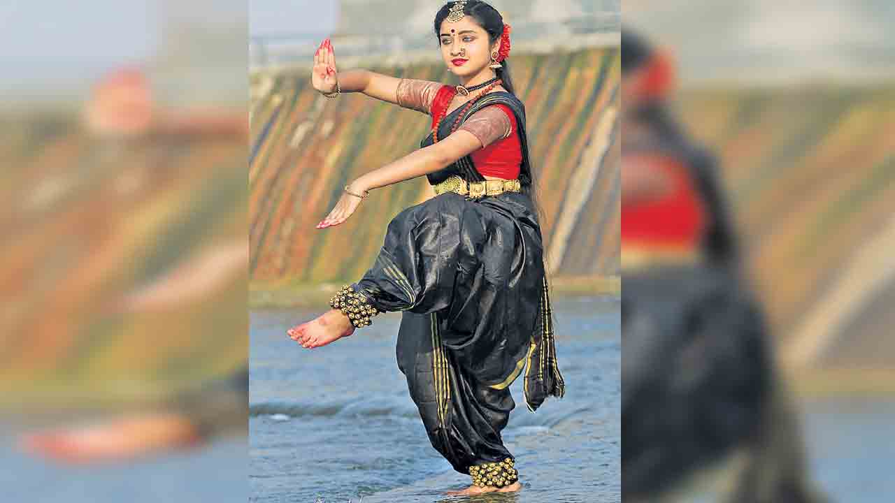 అభినయ చైత్రం!