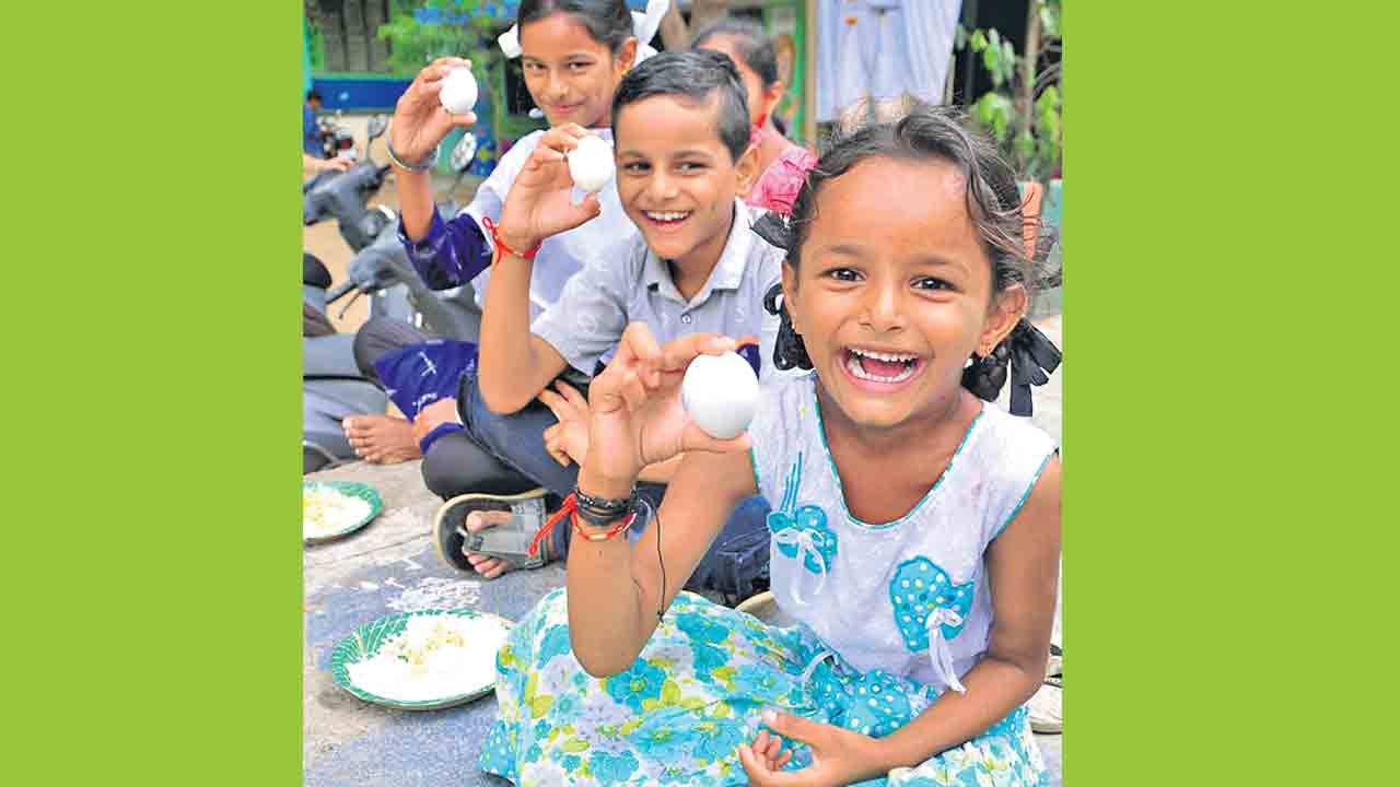 వారంలో మూడు రోజులు కోడిగుడ్లు