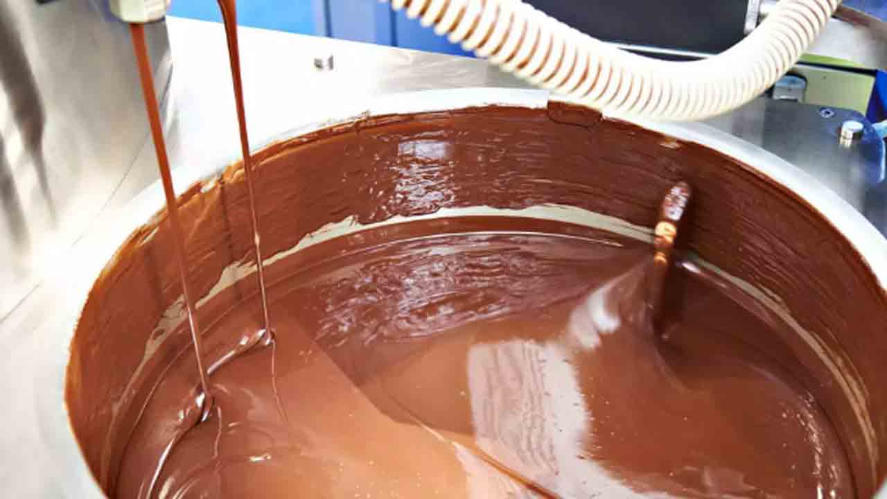 చాక్లెట్‌ ట్యాంక్‌లో పడిన ఇద్దరు కార్మికులు… వారిని ఎలా రక్షించారంటే!