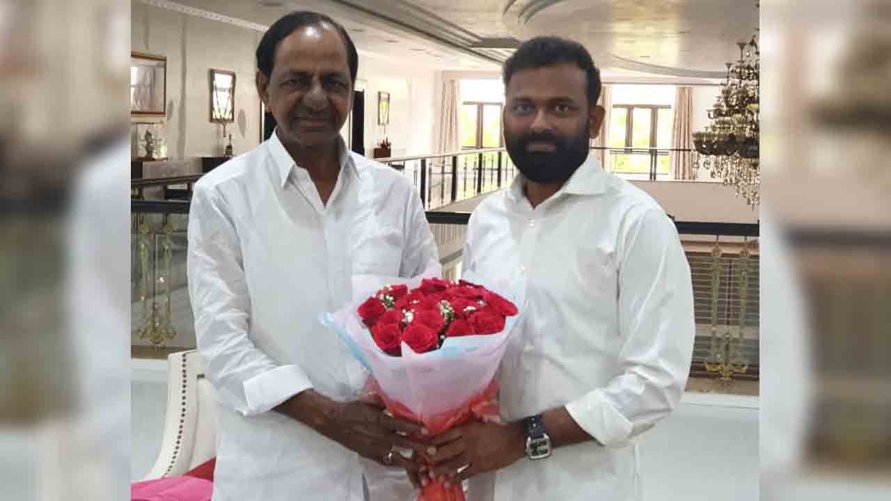 సీఎం కేసీఆర్‌ ఆశీస్సులు తీసుకున్న రెడ్ కో చైర్మన్‌ స‌తీశ్ రెడ్డి