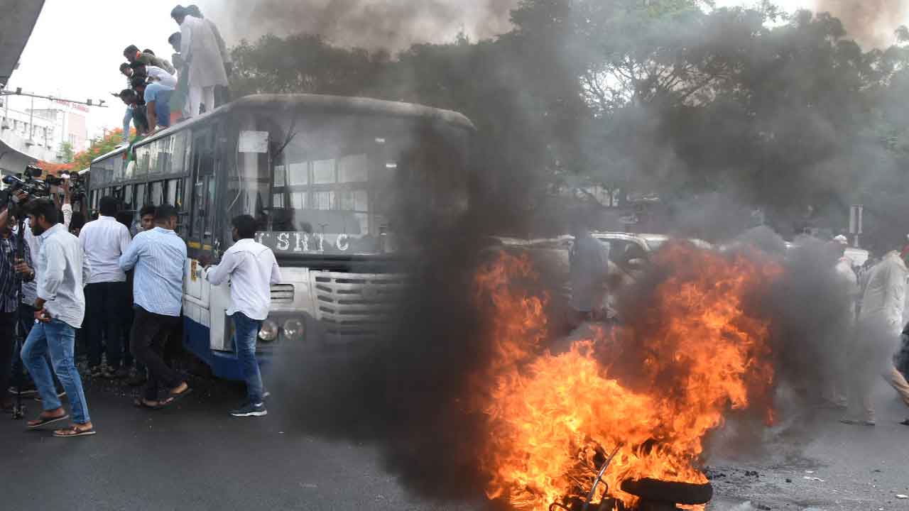 కాంగ్రెస్‌ రౌడీయిజం