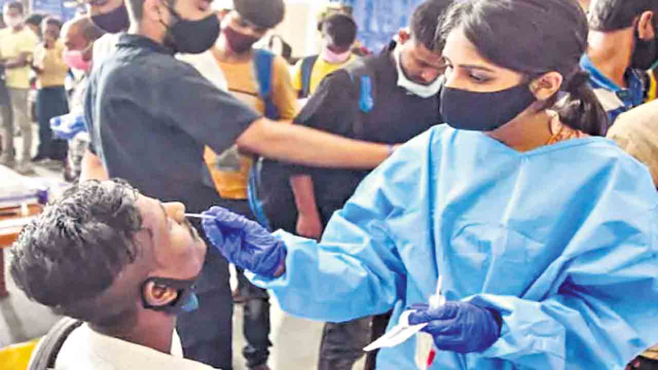 ఊపిరితిత్తులపై ఒమిక్రాన్‌ దాడి