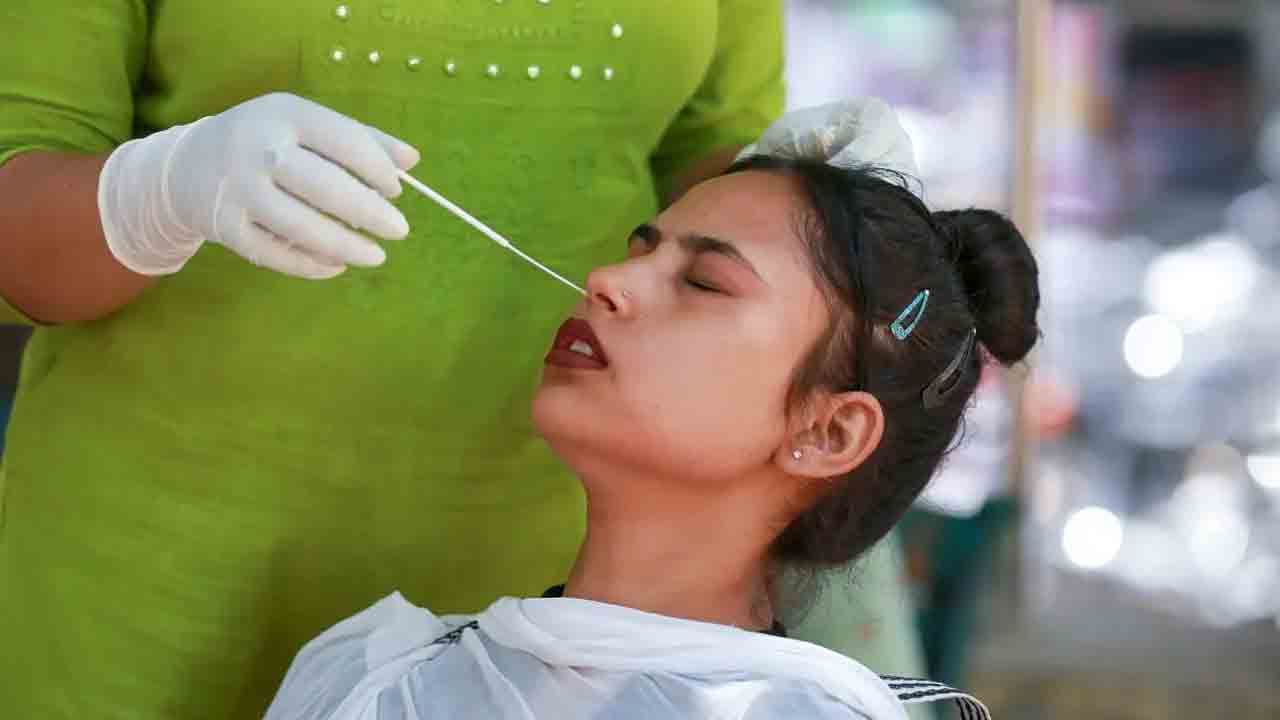 దేశంలో కొత్తగా 18 వేల మందికి కరోనా.. లక్ష దాటిన యాక్టివ్‌ కేసులు