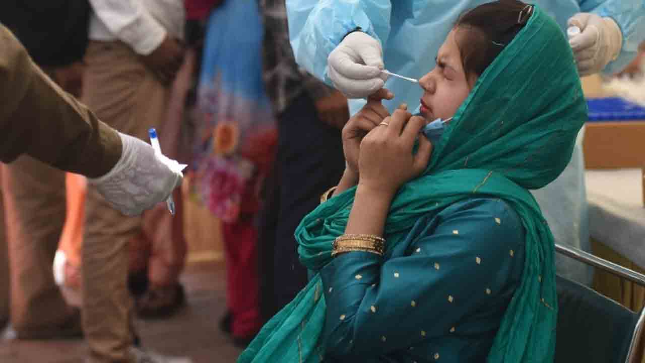 దేశంలో స్వల్పంగా తగ్గిన కరోనా కేసులు.. కొత్తగా 3962 మందికి పాజిటివ్‌