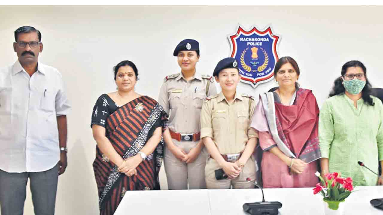 అక్కడి అతివల రక్షణకు… మన షీటీమ్స్‌ శిక్షణ