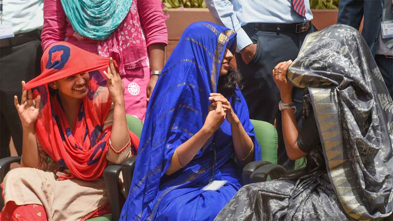 వ‌రుస‌గా 25 రోజులు..  ఢిల్లీలో 42 డిగ్రీలు దాటిన ఉష్ణోగ్ర‌త‌లు