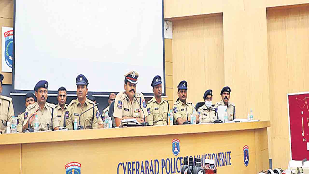 4 ఏండ్లు.. 400 చోరీలు..