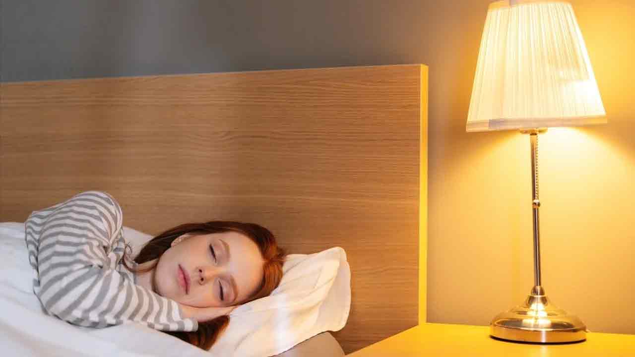 New study: రాత్రి లైట్లు వేసుకొని నిద్ర‌పోతున్నారా? అయితే, ఊబ‌కాయం త‌ప్ప‌ద‌ట‌!!