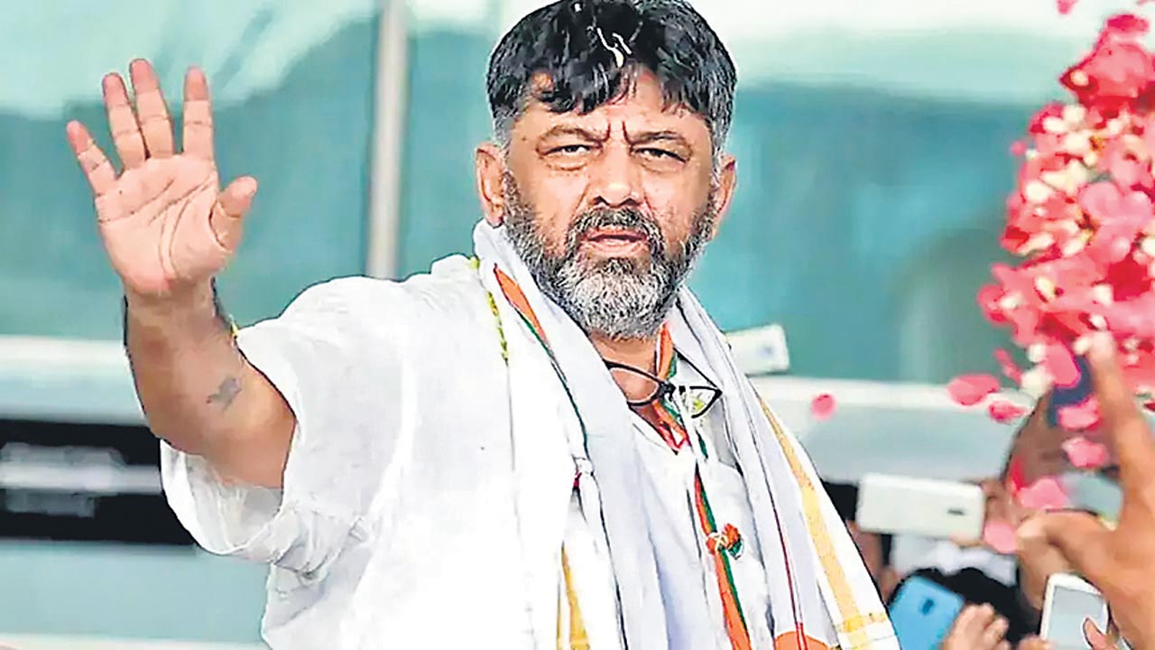 డీకే శివకుమార్‌కు ఢిల్లీ కోర్టు సమన్లు