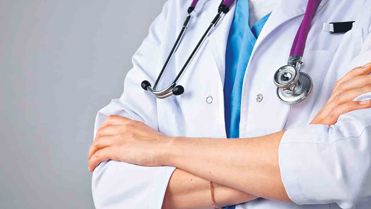ప్రభుత్వ డాక్టర్ల ప్రైవేట్‌ ప్రాక్టీస్‌ రద్దు