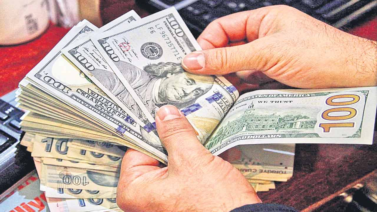 ఏడాదిలో 8 లక్షల కోట్లు తరలింపు