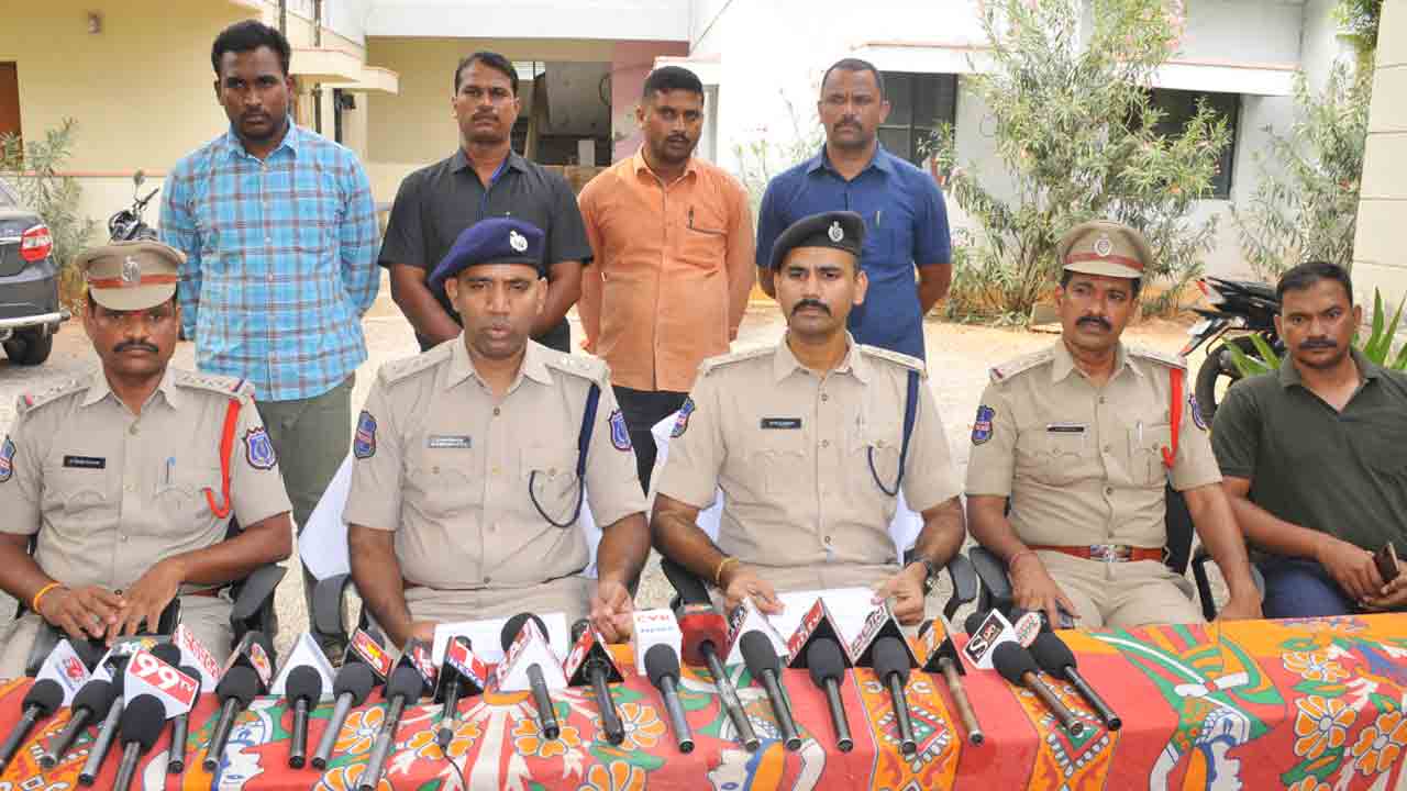 చౌటుప్పల్‌లో రూ.లక్ష విలువైన డ్రగ్స్‌ పట్టివేత..ఇద్దరు యువకుల అరెస్ట్‌