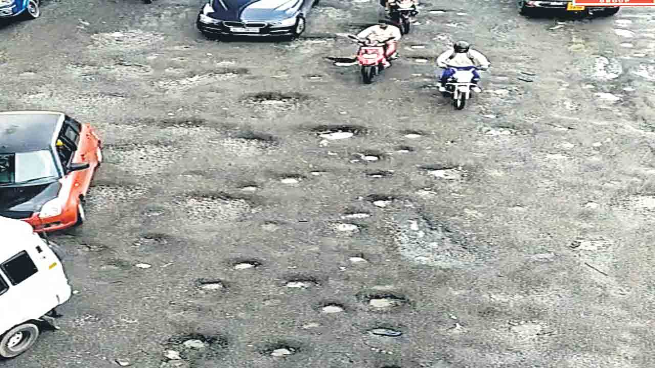 బెంగళూరు గుంతల రోడ్లు ‘సిగ్గుచేటు’