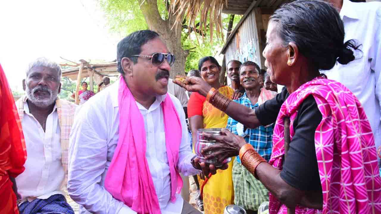 ఉత్సాహంగా..ఉల్లాసంగా..పల్లెప్రగతిలో జోష్‌ నింపిన మంత్రి ఎర్రబెల్లి