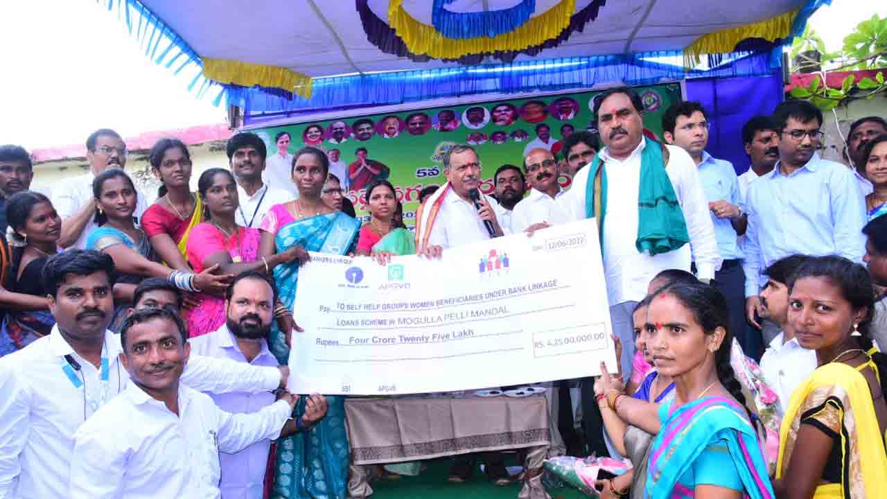 దేశాన్ని మోసం చేసిన కాంగ్రెస్‌, బీజేపీ : మంత్రి ఎర్రబెల్లి