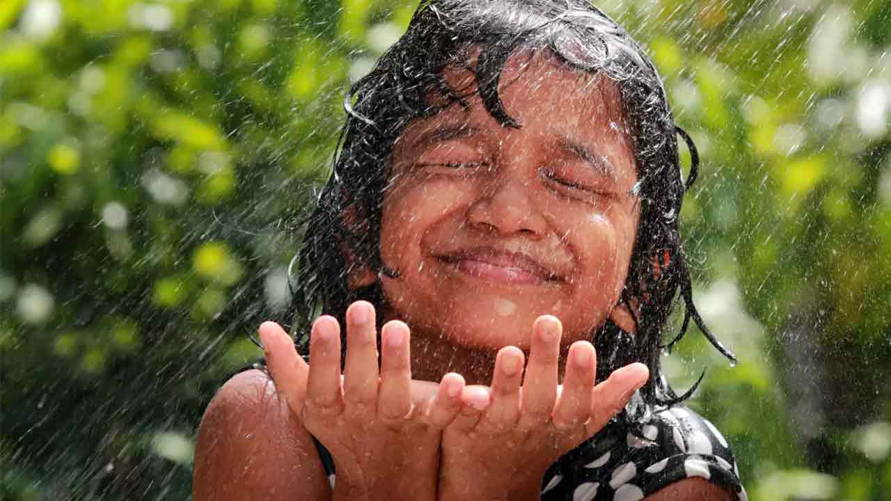 వ‌ర్షాకాలంలో క‌ళ్ల‌ను ఇలా కాపాడుకోండి..!!