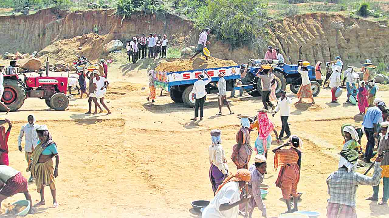 ముమ్మరంగా ఉపాధి