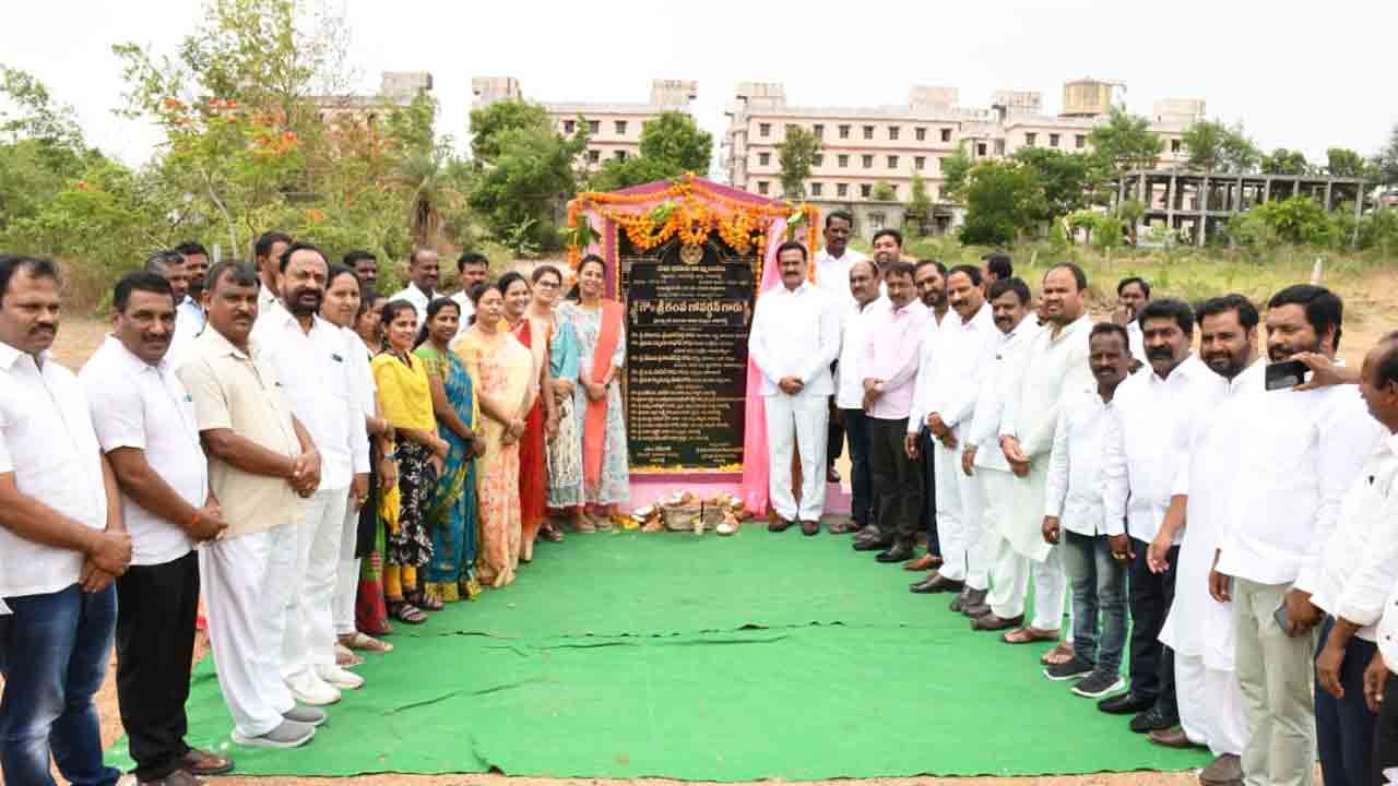 మహిళల సంక్షేమానికి ప్రభుత్వం పెద్ద పీట : ప్రభుత్వ విప్ గంప గోవర్ధన్