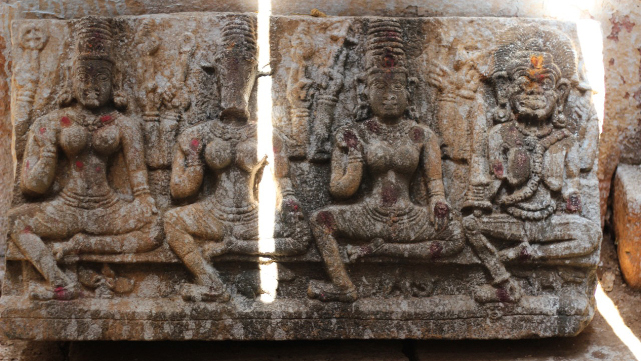 మట్టి దిబ్బ కింద మహా దేవాలయం