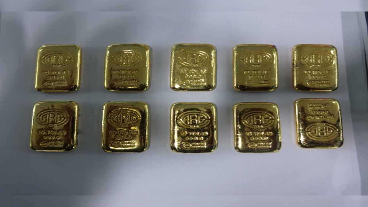 ఎయిర్‌పోర్ట్‌లో 18.95 ల‌క్ష‌ల ఖ‌రీదైన బంగారం సీజ్‌