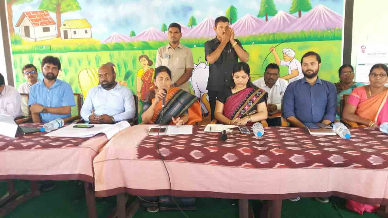 వాసాలమర్రిని ఆదర్శ గ్రామంగా తీర్చిదిద్దుదాం : ప్రభుత్వ విప్ గొంగిడి