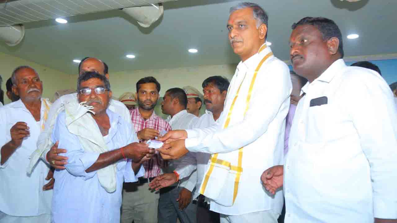 కల్లుగీత కార్మికుల సంక్షేమానికి ప్రభుత్వం కృషి : మంత్రి హరీశ్‌ రావు