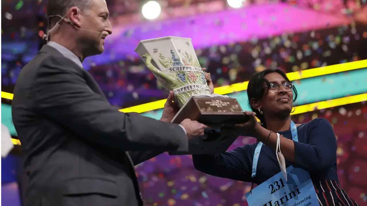 ‘స్పెల్లింగ్ బీ’లో ఇండియ‌న్ల‌దే హ‌వా.. ట్రోఫీ గెలిచిన హ‌రిణి