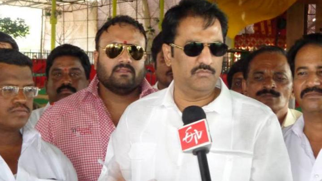 వెతలు తీర్చేందుకు..