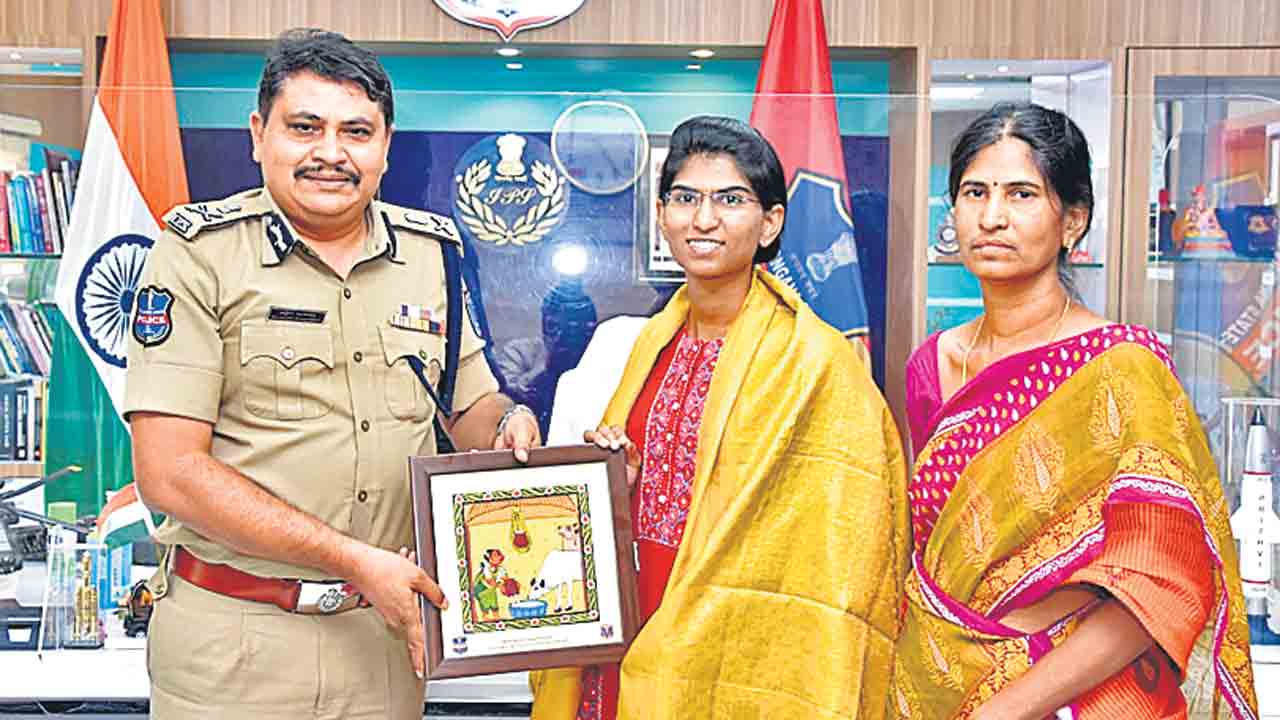 ఇంట్లోనే చదివి.. విజేతగా నిలిచి..