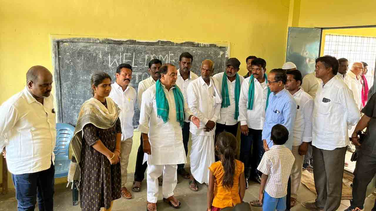 ప్రభుత్వ పాఠ‌శాల‌ల‌ను సంద‌ర్శించిన మంత్రి ఇంద్రకరణ్‌ రెడ్డి