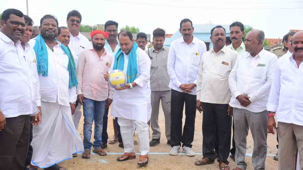 ప్రతి పల్లెలో క్రీడా మైదానాల ఏర్పాటు : మంత్రి ఇంద్రకరణ్ రెడ్డి