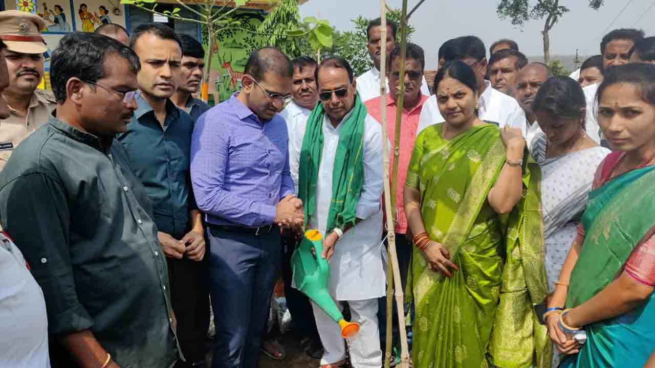 ‘పల్లె ప్రగతి’తో అభివృద్ధిలో దూసుకెళ్తున్న గ్రామాలు : మంత్రి ఇంద్రకరణ్‌ రెడ్డి