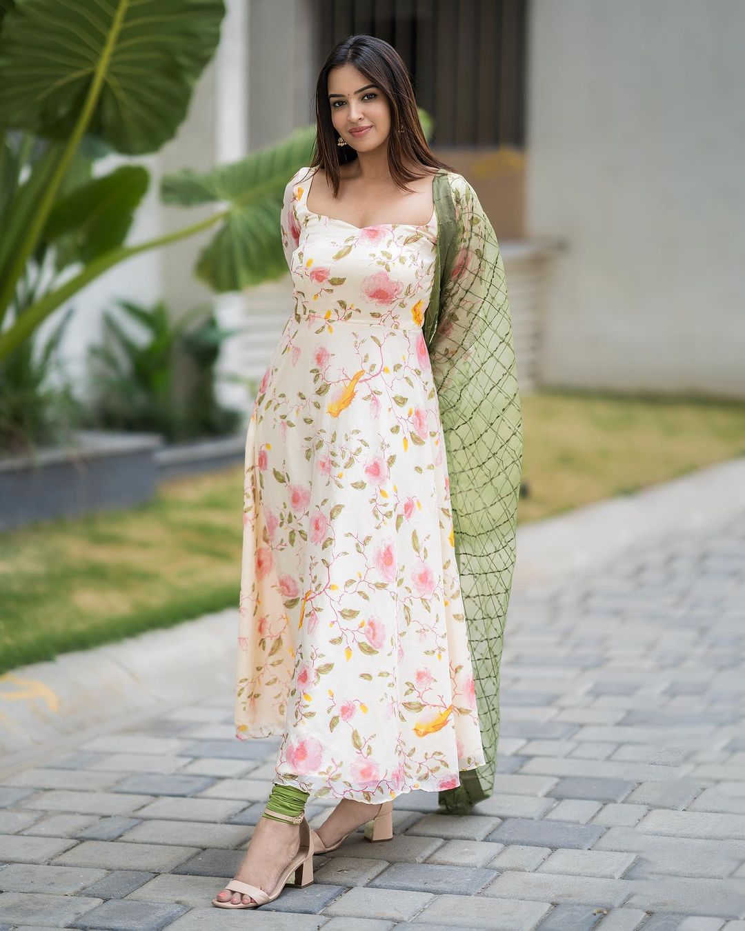 instagram/sreemukhi