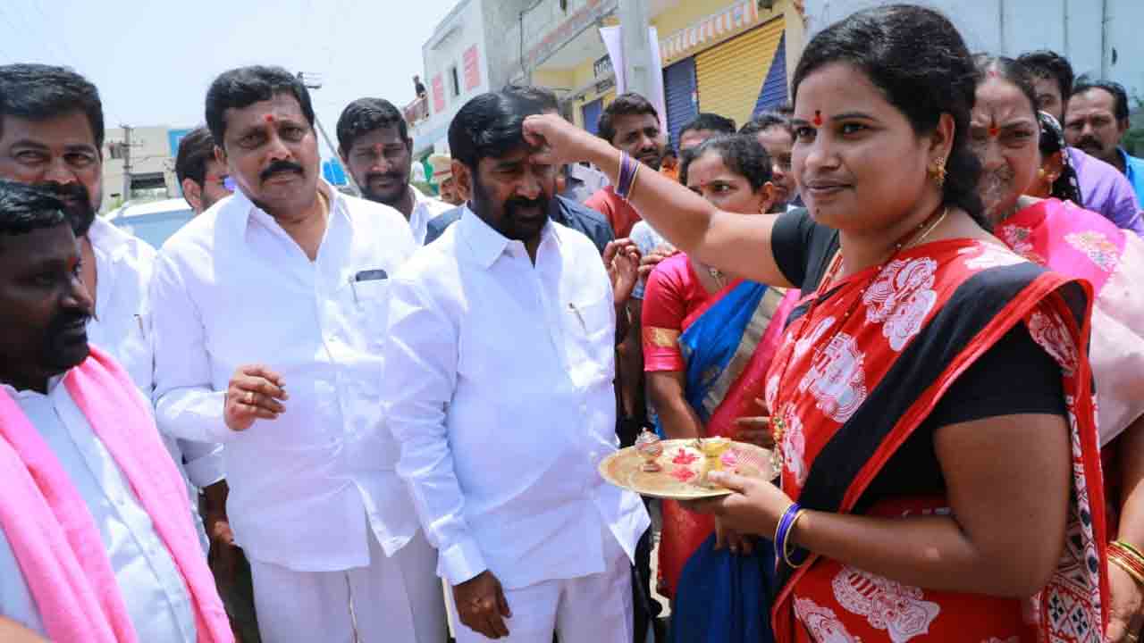 ఏ రాష్ట్రంతో తెలంగాణకు పోటీ లేదు..మాకు మేమే పోటీ : మంత్రి జగదీష్ రెడ్డి