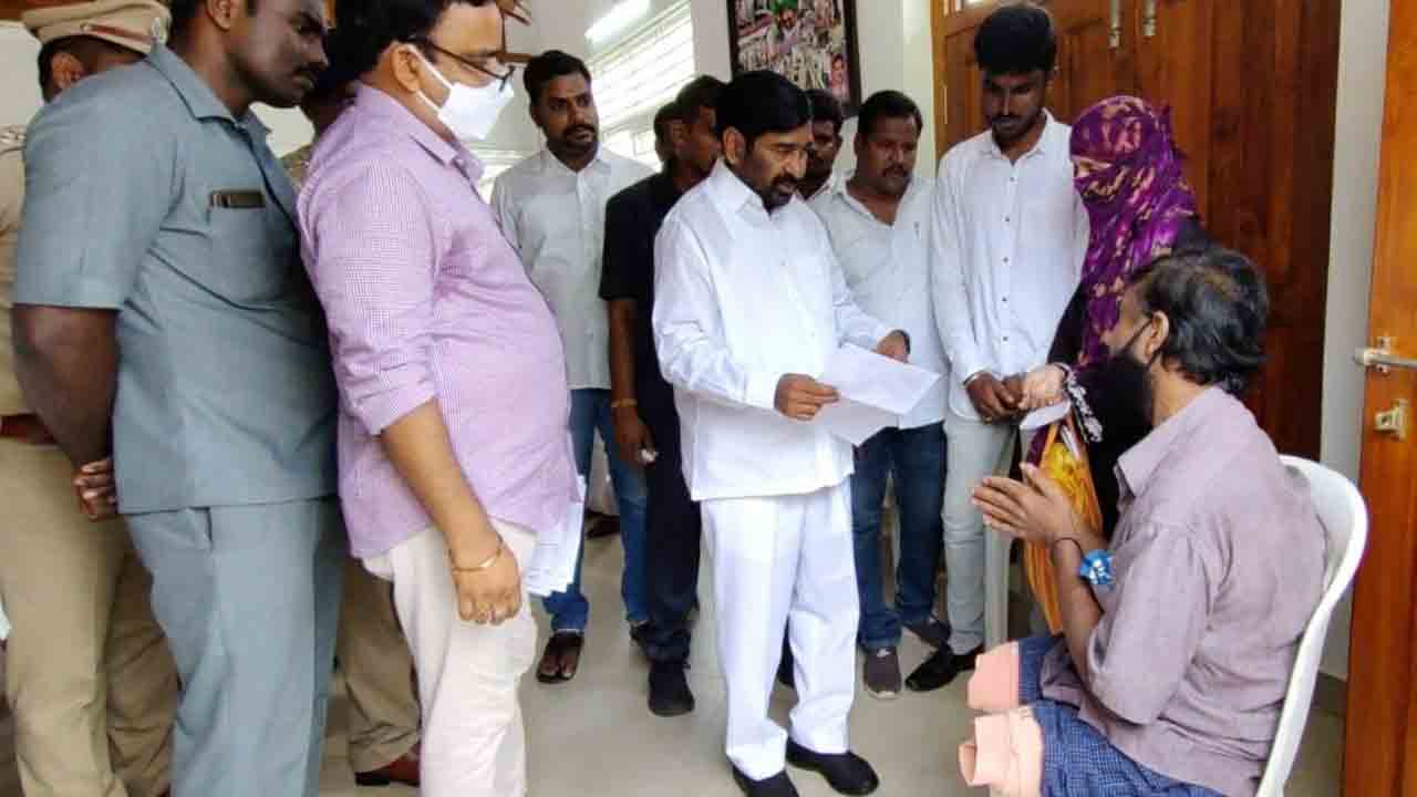 మరోసారి దాతృత్వాన్ని చాటుకున్న మంత్రి జగదీష్ రెడ్డి