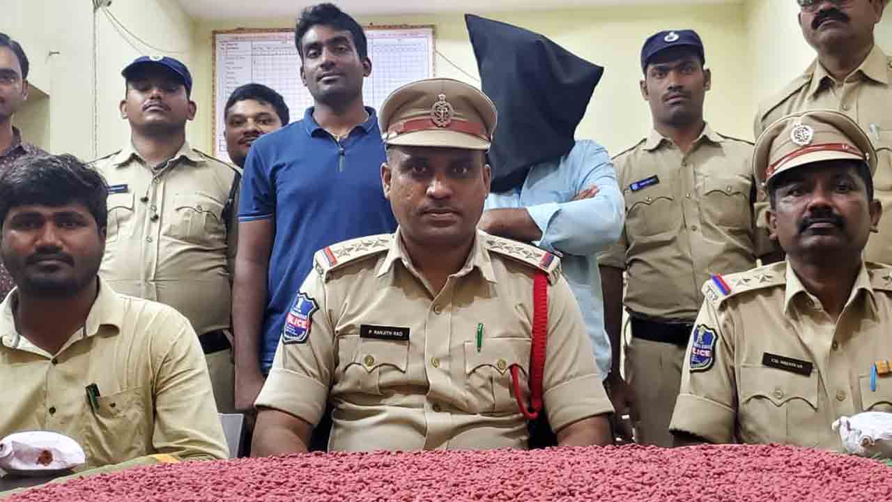 Crime news | జయశంకర్ జిల్లాలో నిషేధిత పత్తి విత్తనాల పట్టివేత