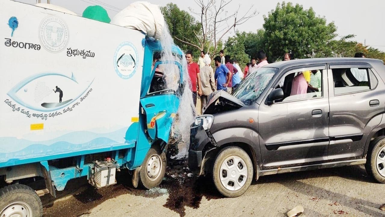 వరదకాలువ వంతెనపై ఘోరప్రమాదం