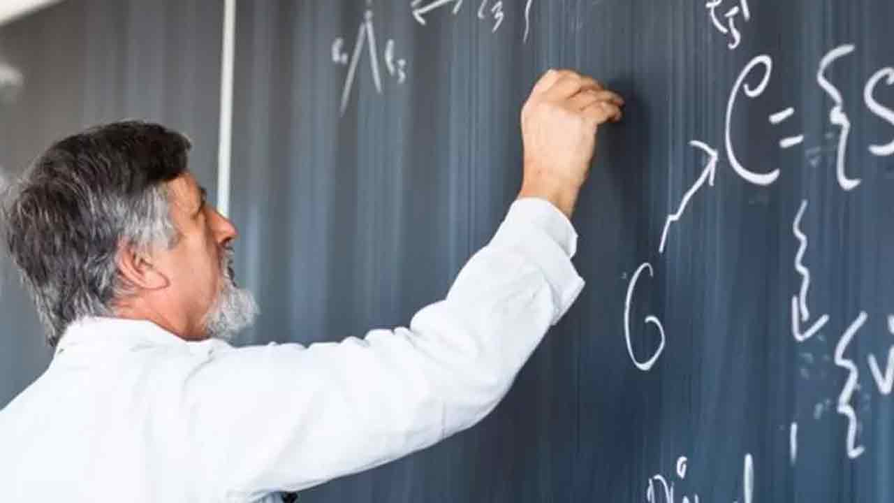 Telangana: ప్ర‌భుత్వ క‌ళాశాల‌ల్లో ప‌నిచేస్తున్న‌  74 మంది మినిమం టైం స్కేల్ జూనియ‌ర్‌ లెక్చ‌ర‌ర్ల క్ర‌మ‌బ‌ద్ధీక‌ర‌ణ‌