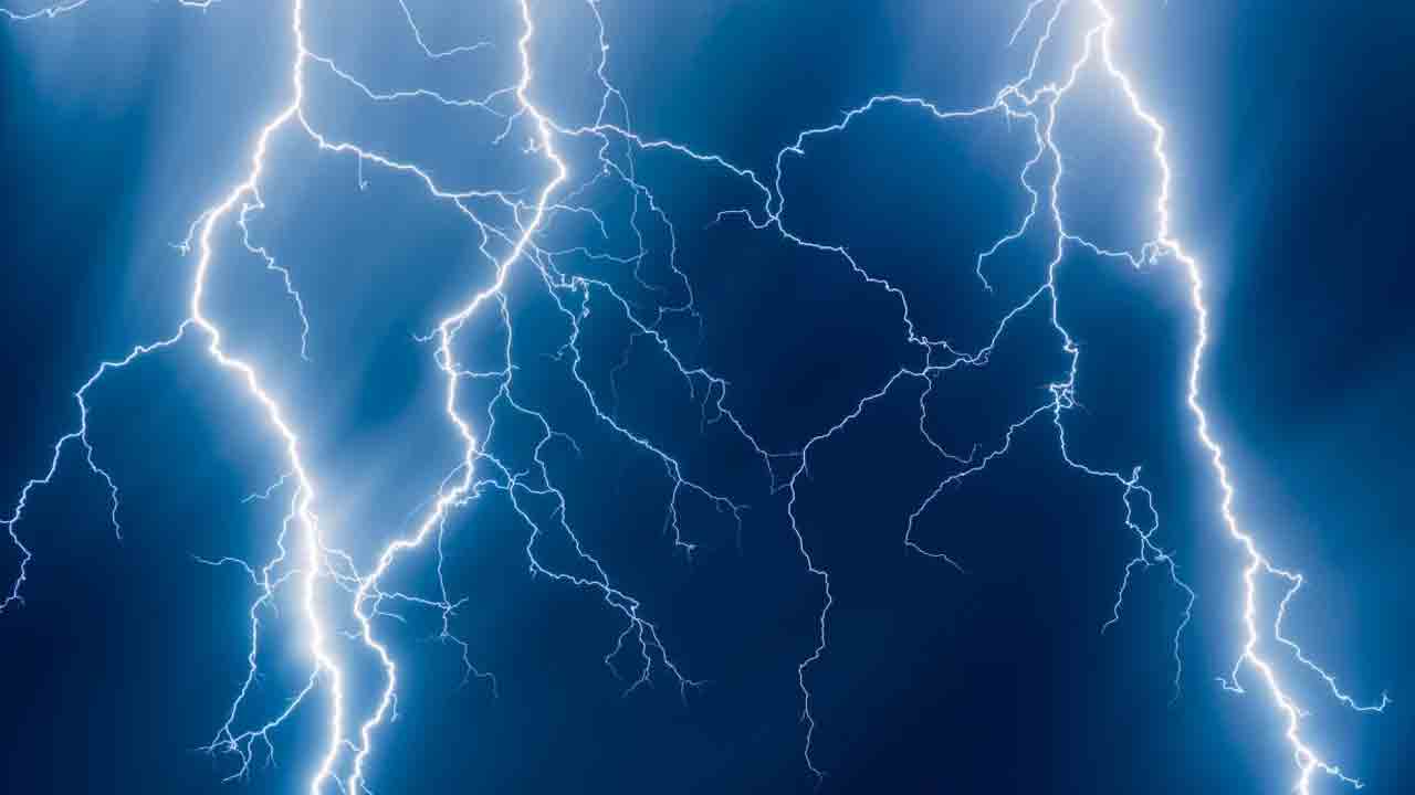 సిద్దిపేట జిల్లాలో విషాదం.. పిడుగుపాటుకు రైతు మృతి