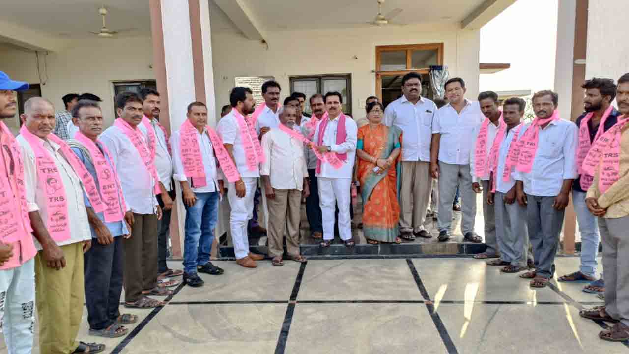 కార్యకర్తలకు అండగా టీఆర్‌ఎస్‌