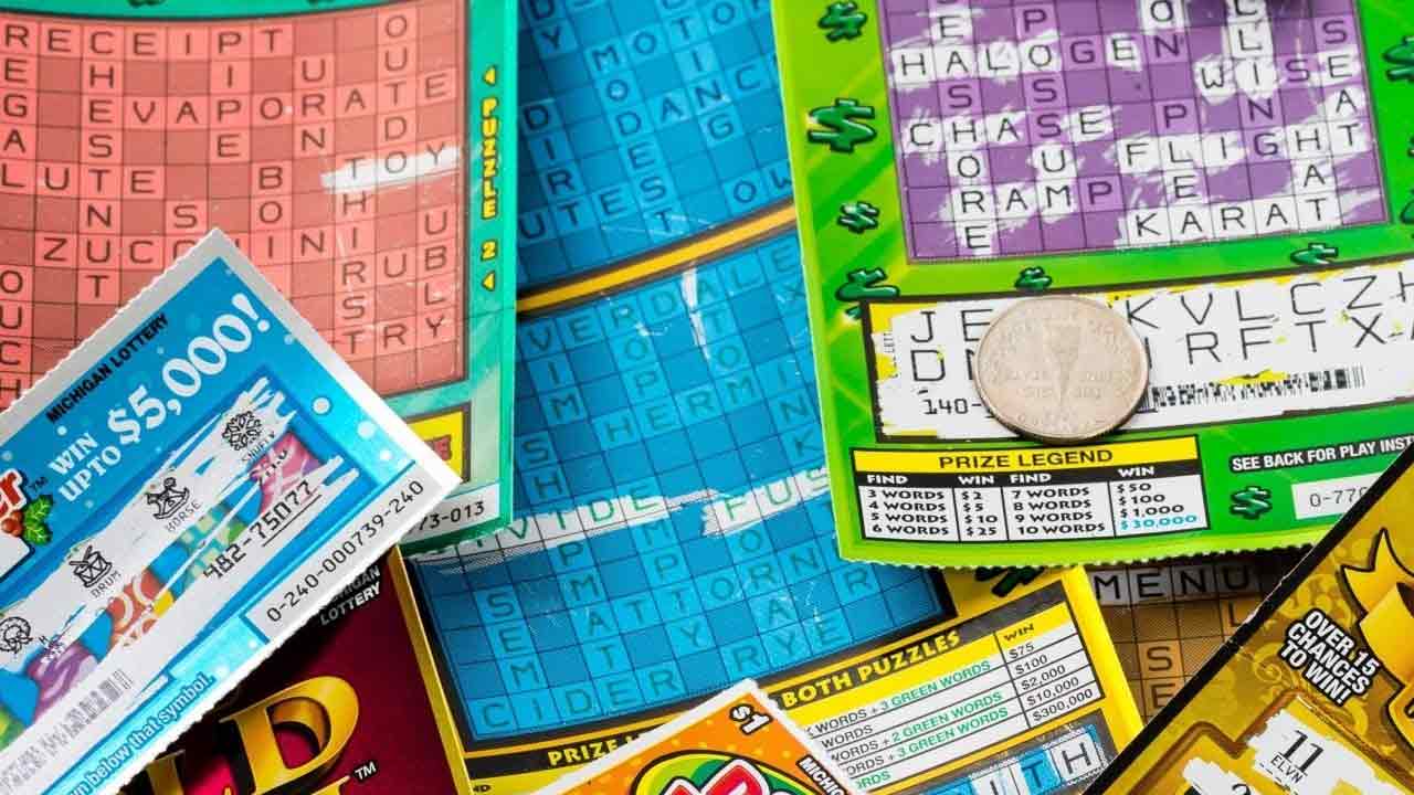 Viral news: అనుకోకుండా లాట‌రీ టికెట్ కొన్నాడు.. ఇంటికెళ్లి స్క్రాచ్ చేసి చూస్తే..!!