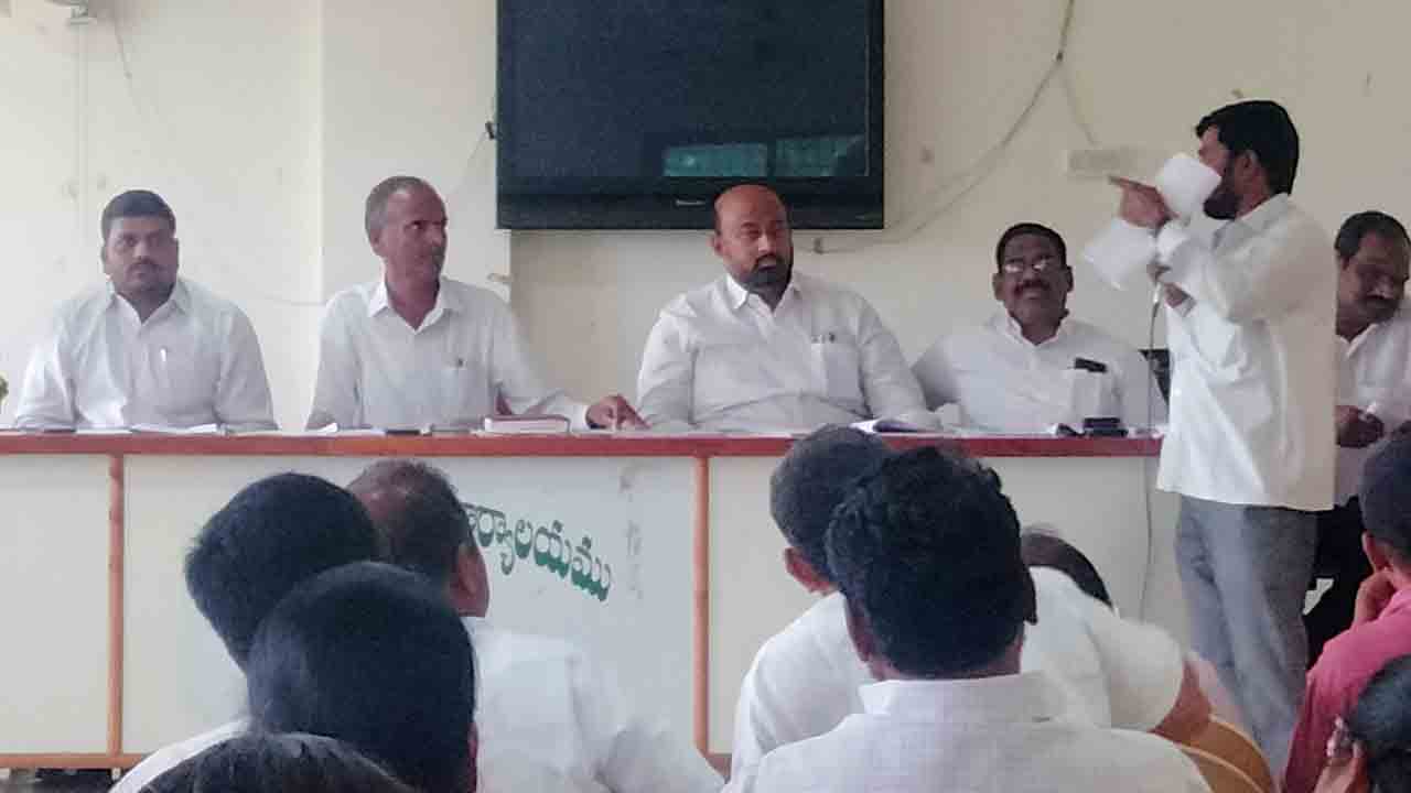 ‘కమీషన్లు ఇచ్చినా బిల్లులు చేయడం లేదు’