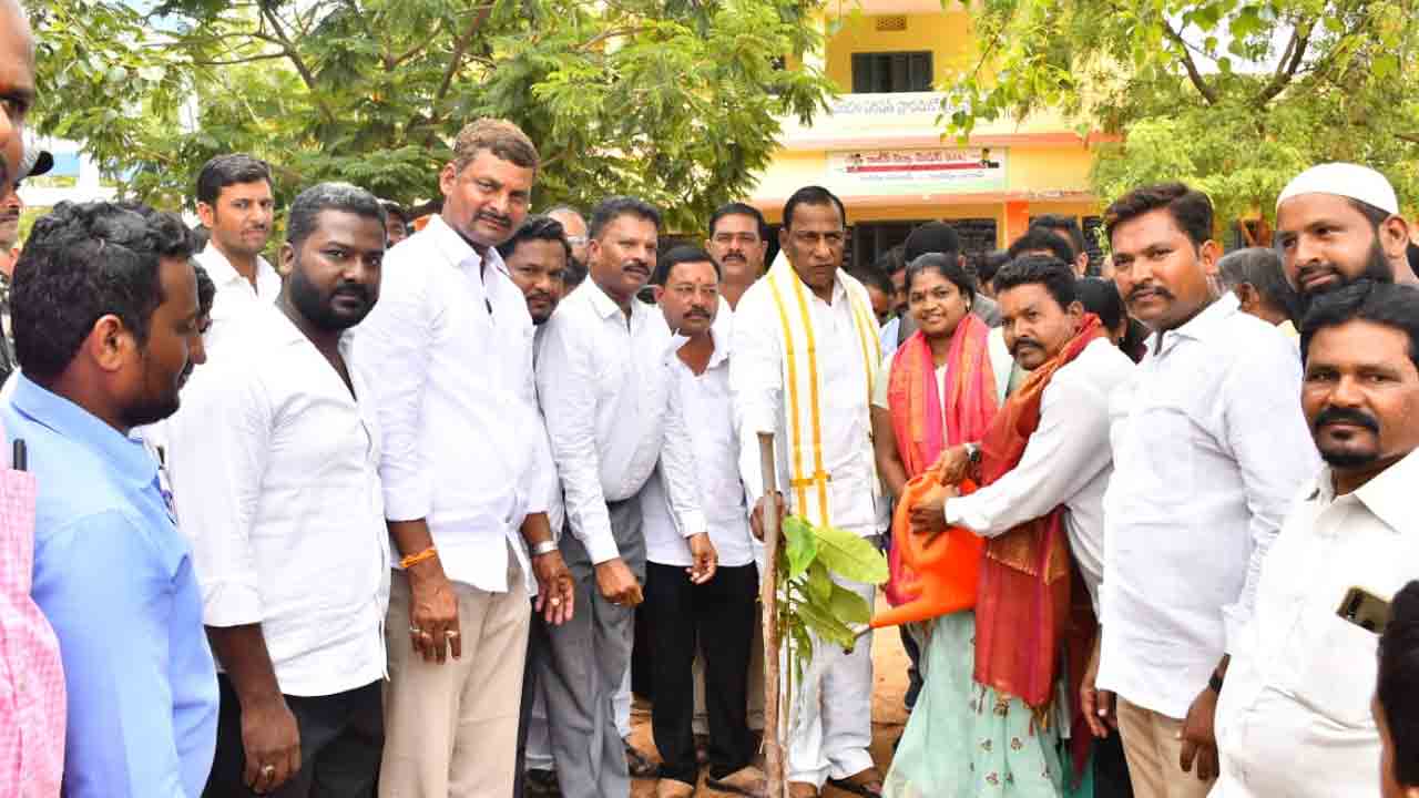 తెలంగాణ పాఠశాలలు దేశానికే ఆదర్శం : మంత్రి మల్లారెడ్డి