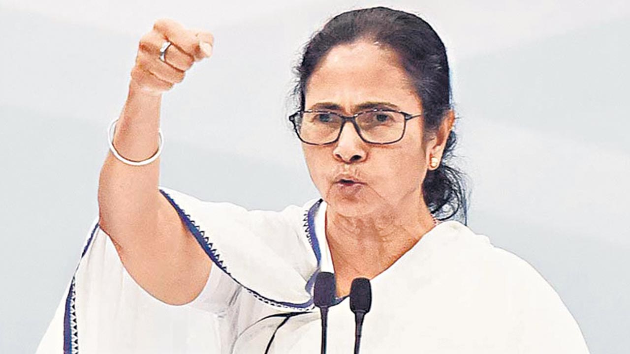 విపక్ష పాలిత రాష్ర్టాలను కూల్చేందుకు బీజేపీ కుట్ర