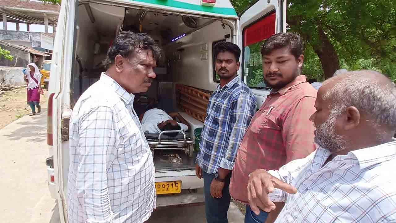 సాక్షి సంతకం కోసం వచ్చి.. తహసీల్దార్ కార్యాలయంలోనే కన్నుమూశాడు