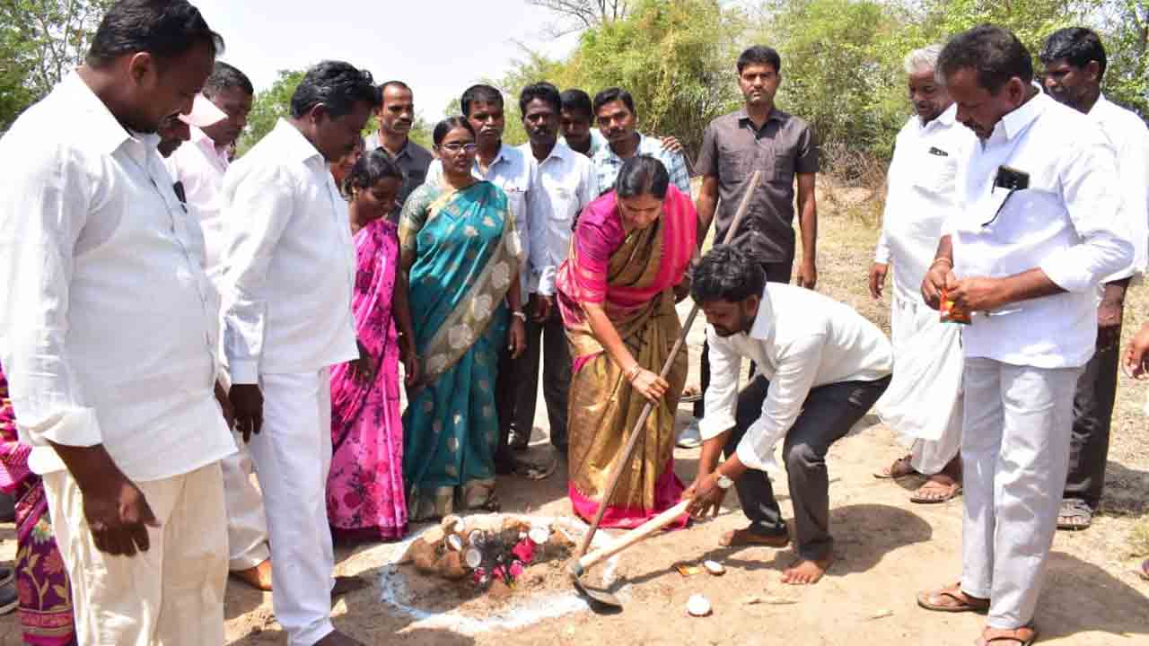 దళితబంధుతో ఆర్థికంగా ఎదగాలి : ఎమ్మెల్యే పద్మాదేవేందర్‌రెడ్డి