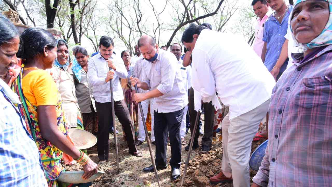 పల్లె ప్రగతితో దేశానికే ఆద‌ర్శంగా తెలంగాణ గ్రామాలు:  మంత్రి ఎర్ర‌బెల్లి ద‌యాక‌ర్‌రావు