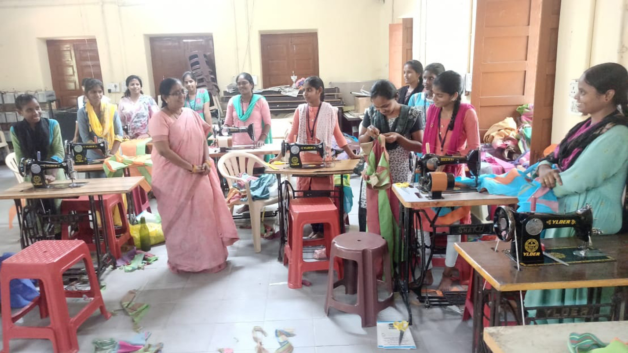 నిరుద్యోగ యువతకు ఉచిత శిక్షణ