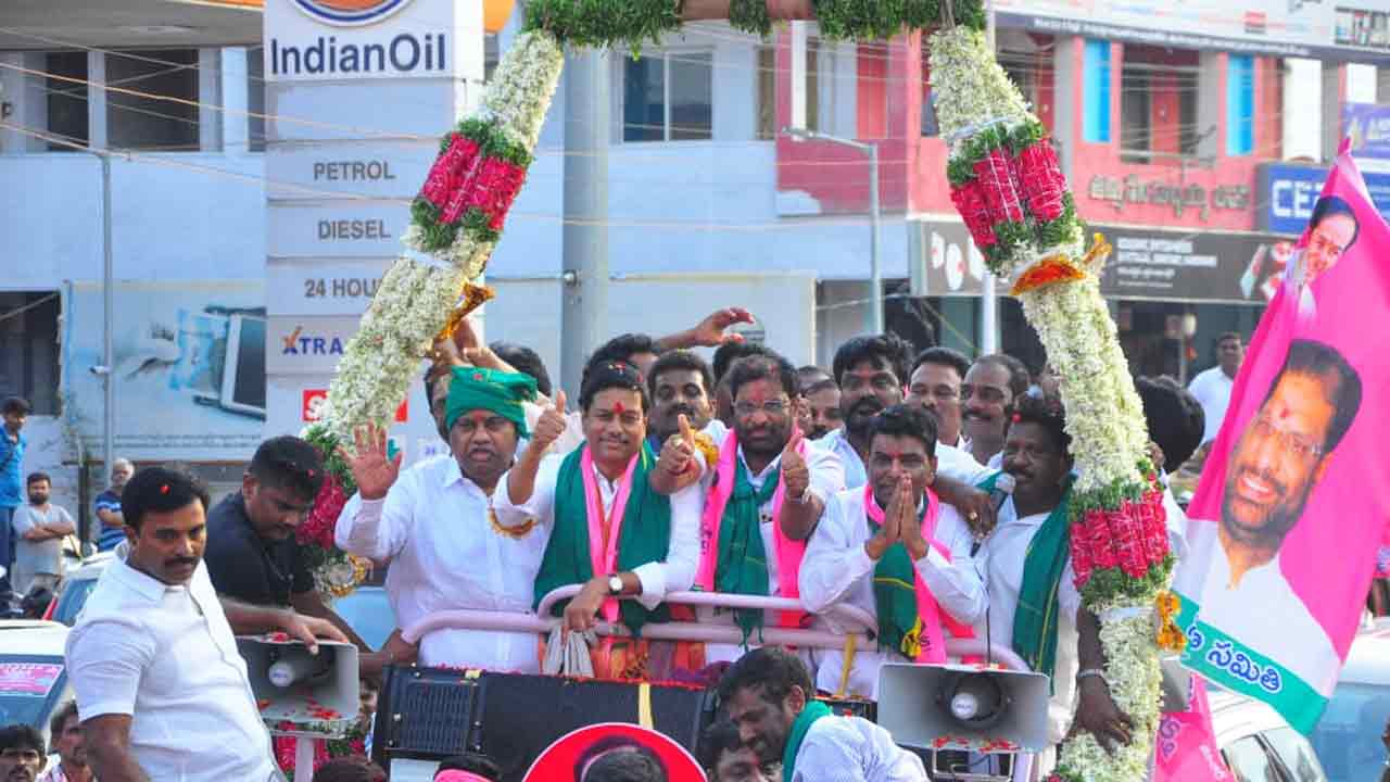 ఖమ్మానికి రాజ్య‌స‌భ స‌భ్యులు  వద్దిరాజు, పార్థసారథిరెడ్డి.. గ‌జ‌మాల‌తో ఘ‌న స‌త్కారం