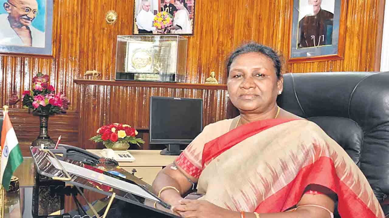 ముర్ము సొంతూరుకు కరెంట్‌ లేదు